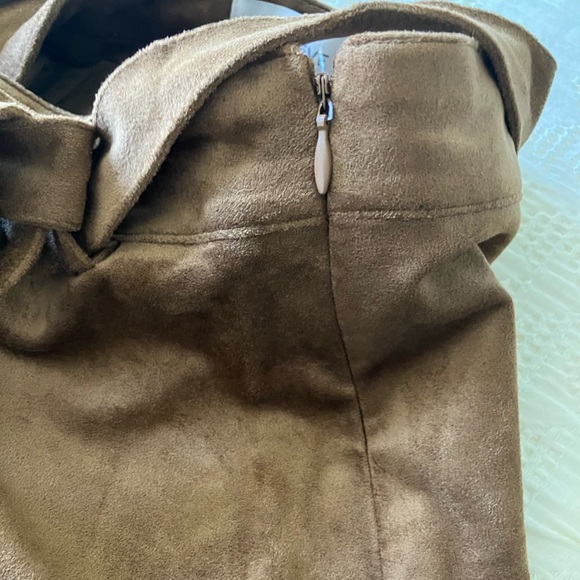 EVEREVE Paula Vegan Suede Carmel Midi Pencil Skirt Size S NWT - Picture 15 of 17